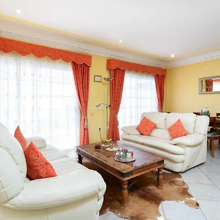 Вилла Sleeps 8 With Pool And Wifi Чайофа