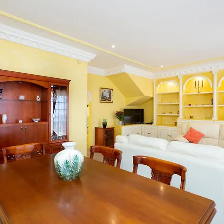 Sleeps 8 With Pool And Wifi