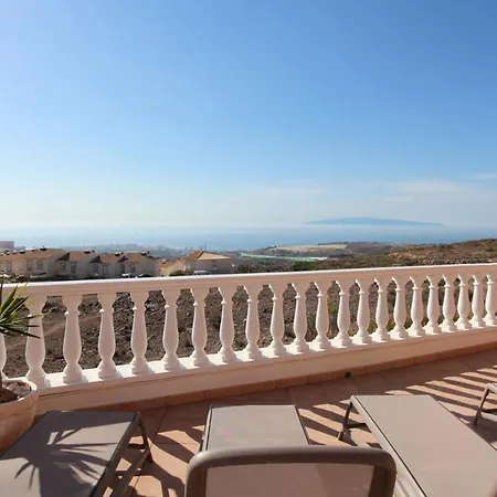 Sleeps 8 With Pool And Wifi