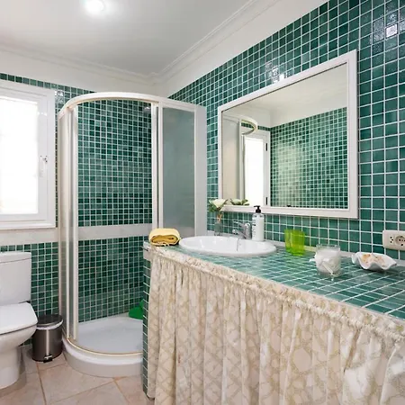 Sleeps 8 With Pool And Wifi Vila
