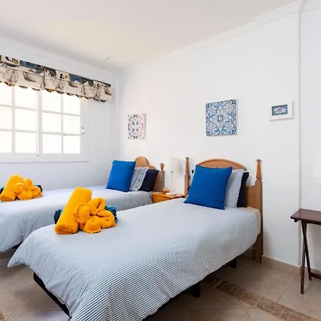 Sleeps 8 With Pool And Wifi * Chayofa
